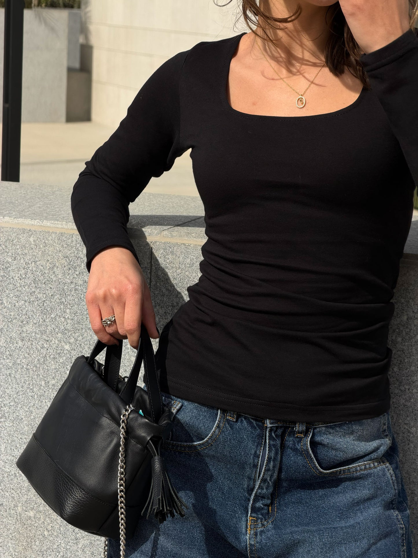 بلوزة بأكمام طويلة ورقبة مربعة (A85)