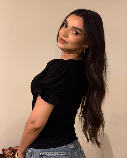 بلوزة بأكمام منفوخة على شكل قلب